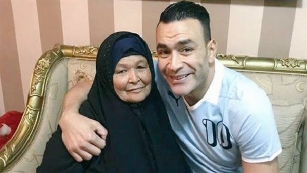 بعد وفاتها بأيام.. الحضري يتذكر والدته برسالة مؤثرة 