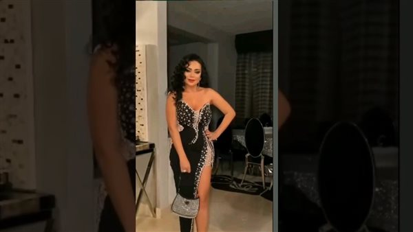 بالعباية السعودية.. رانيا يوسف تثير الجدل بهذه الإطلالة | شاهد