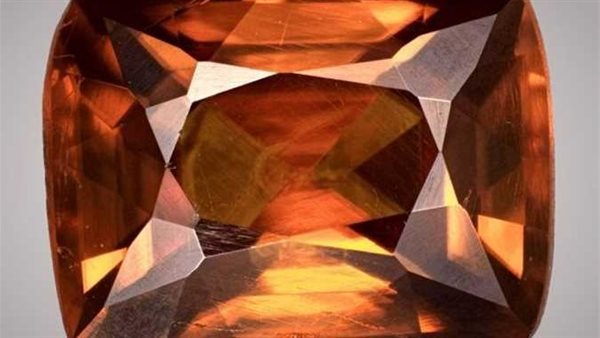 أندر من الذهب ولا يُقدر بثمن.. حكاية معدن نادر لم يُعثر عليه سوى مرة واحدة | شاهد