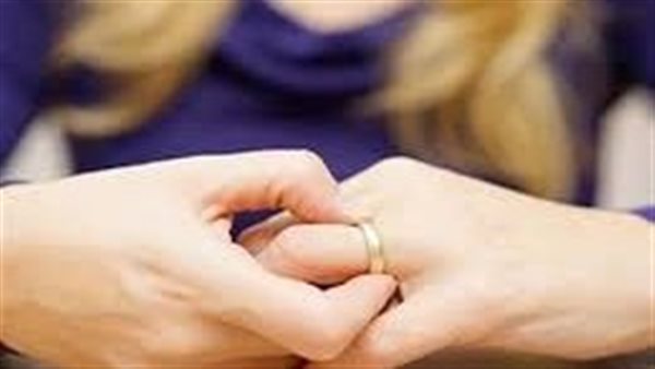 مش بيتكلم معايا.. سها تطلب خلع زوجها في محكمة الأسرة