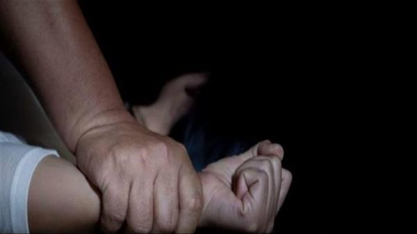 أكثر من مرة وهددهم.. تفاصيل مثيرة في واقعة المتهم بهتك عرض بناته بأكتوبر 