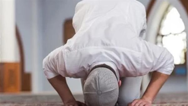 أمين الفتوى يحذر من أخطاء شائعة يقع فيها المصلون قد تبطل الصلاة | فيديو