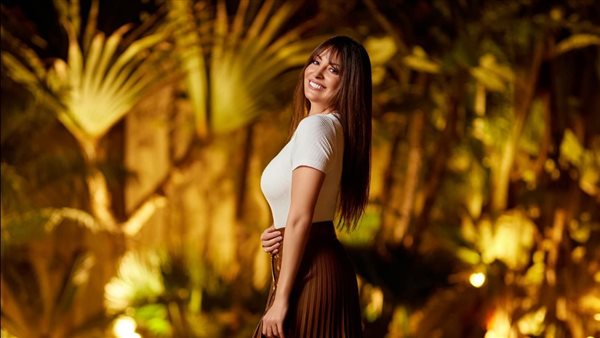 ربنا يفرح قلوبنا.. نرمين الفقي تستقبل 2025 بجلسة تصوير لافتة | شاهد