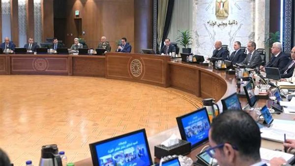 أول تعليق من رئيس الوزراء على الجمارك المفروضة على التليفونات القادمة من الخارج