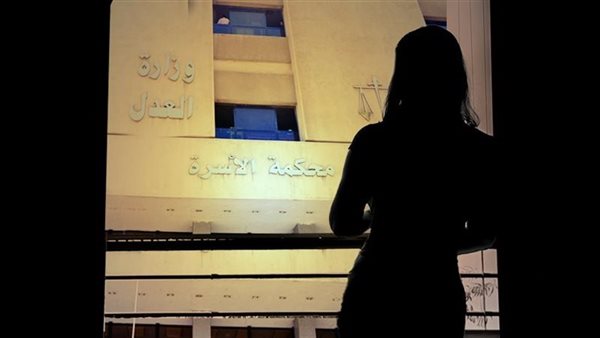 باع كوتشيات العيال عشان يشرب استروكس.. هدى تطلب الخلع في محكمة الأسرة 