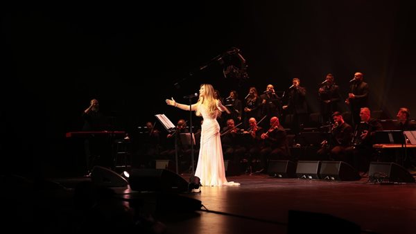 نجوى كرم تشعل ليالي دبي وأبوظبي بثلاث حفلات جماهيرية بالإمارات