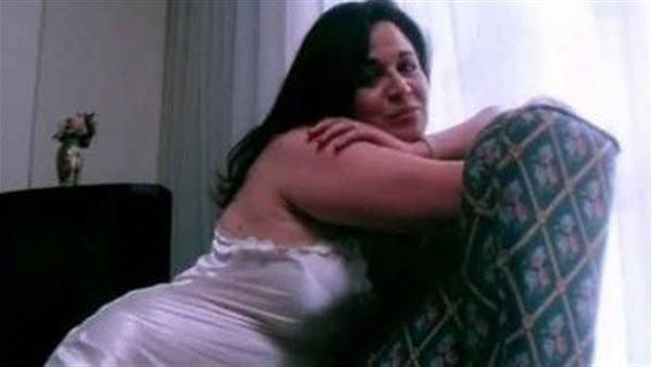 في عيد ميلادها الـ 63.. صور أثارت الجدل لـ إلهام شاهين | شاهد