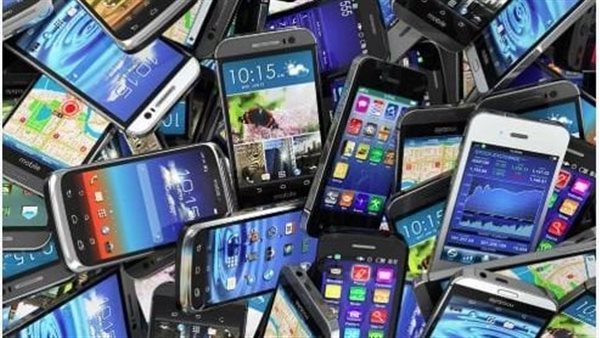 شعبة الاتصالات تكشف.. كيفية التحقق من وجود رسوم على الهاتف قبل شرائه | فيديو