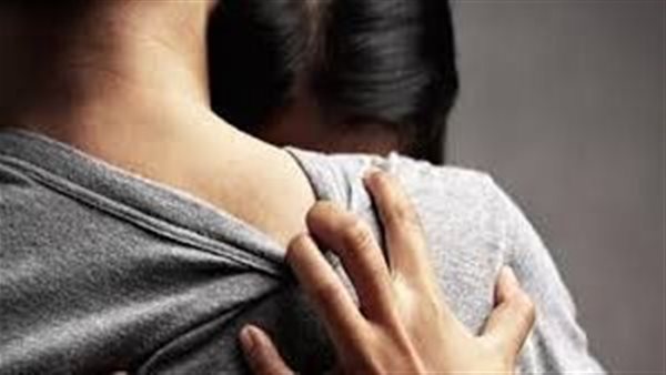  سيدة تطـ عن ابنها بسبب علاقة مشبوهة بالجيزة 