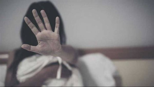 هتك عرض فتاة في العيادة.. القصة الكاملة لإحالة طبيب بالتجمع للجنايات 