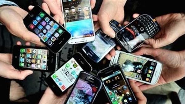 بعد إضافة قيمة الضريبة.. مفاجأة من جهاز تنظيم الاتصالات بشأن أسعار الهواتف المستوردة | فيديو 