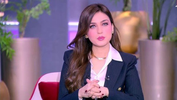  ياسمين عز لـ السيدات: لما جوزك يناديكِ باسمه في الشارع ده دليل على حبه | فيديو