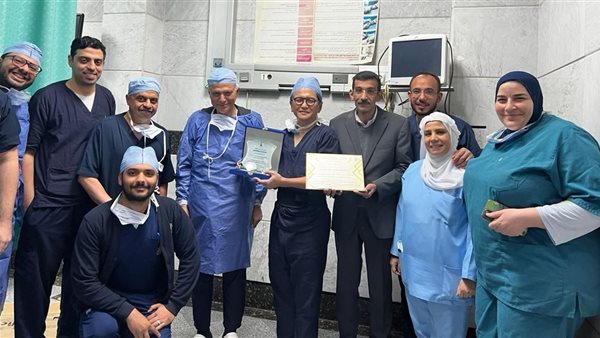 فريق طبي بقصر العيني يشارك خبيرا يابانيا في جراحتين معقدتين لزراعة كبد