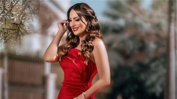 جيب قصيرة.. نرمين الفقي تشعل السوشيال ميديا | شاهد