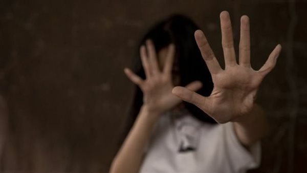 حرق جسمها حتى الموت...القصة الكاملة لمقتل طفلة على يد والدها بعد 4 ساعات في المطرية