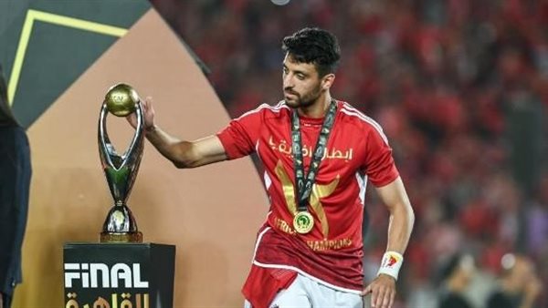 سر البكاء وحقيقة حب وكره كولر.. طاهر محمد طاهر يكشف كواليس غرف الأهلي 