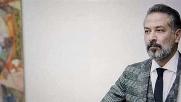 بعد الاعتداء عليه بالضرب في سوريا.. من هو عبد المنعم عمايري؟ 