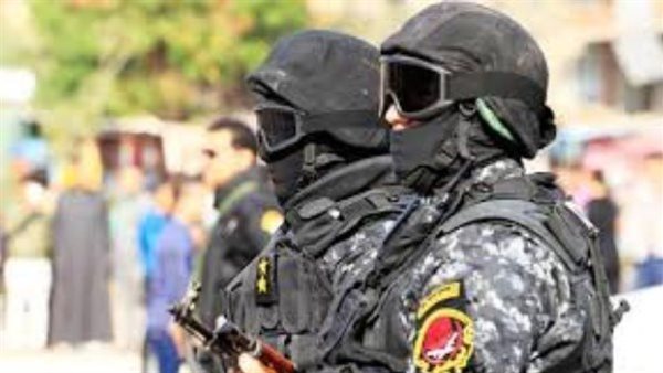 علقة موت وسرقة بالإكراه.. عاطل يحتجز شابا داخل شقة في حلوان