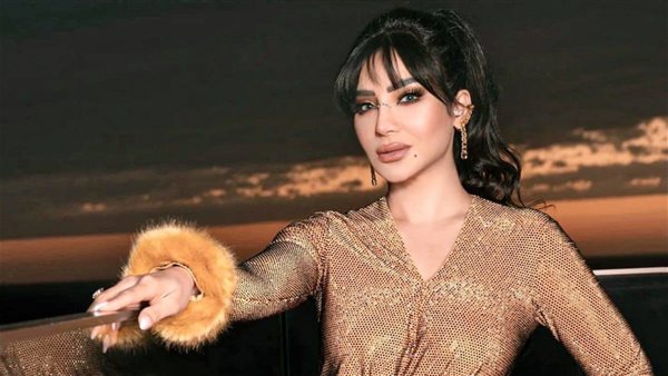  بالريش.. لجين عمران تخطف الأنظار بهذه الإطلالة | شاهد