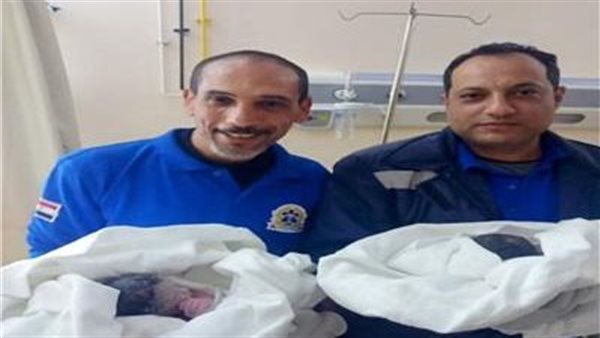 مفاجأة سارة على الطريق.. القصة الكاملة لولادة توأم في سيارة إسعاف بالإسماعيلية