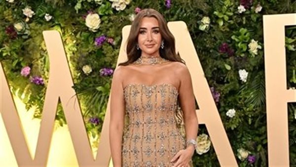  هنا الزاهد تثير الجدل بإطلالة جريئة | شاهد