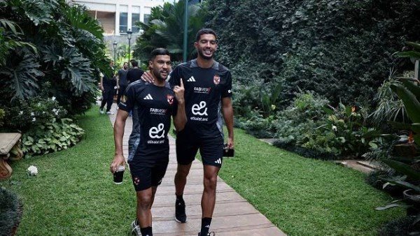 نجم الفريق يطلب الرحيل.. ماذا يحدث في الأهلي؟ 