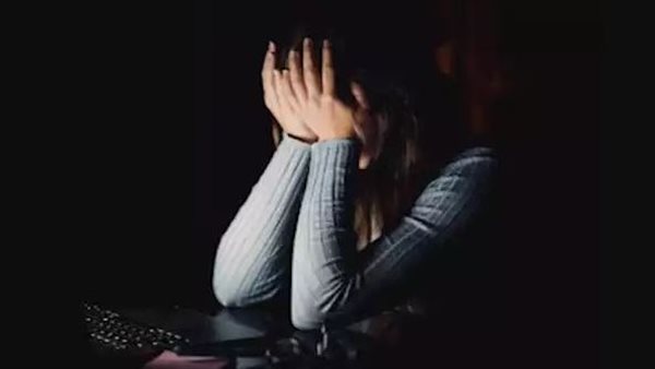 ابتزها بصور عارية على واتساب.. القصة الكاملة لواقعة الفيديوهات المخلة لـ فتاة العياط