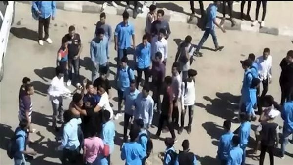 اقتحمت مدرسة وطعنت طالبا بسكين المطبخ.. تفاصيل جريمة الأم المتهورة في قنا