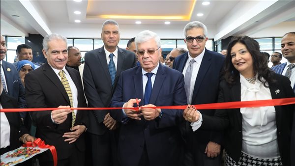 وزير التعليم العالي يتفقد عددًا من مشروعات جامعة أسوان.. صور