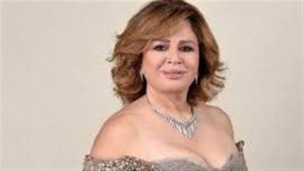 فستان قصير.. إلهام شاهين تثير ضجة بهذه الإطلالة | شاهد