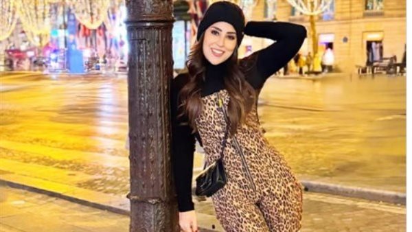 مميزة.. أيتن عامر تثير ضجة بإطلالتها في الرياض | شاهد