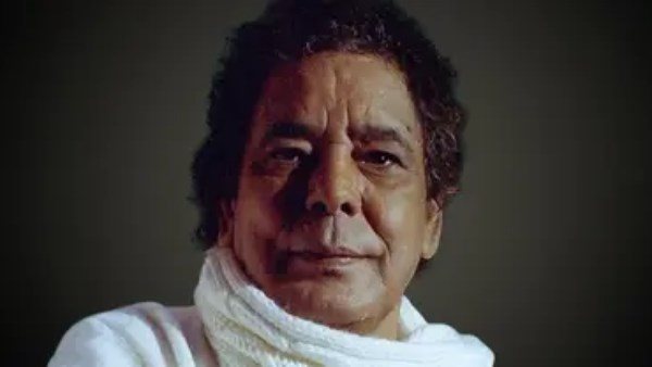  تليف بالكبد ومشاكل بالرئة والكلى.. تطورات الحالة الصحية لمحمد منير 