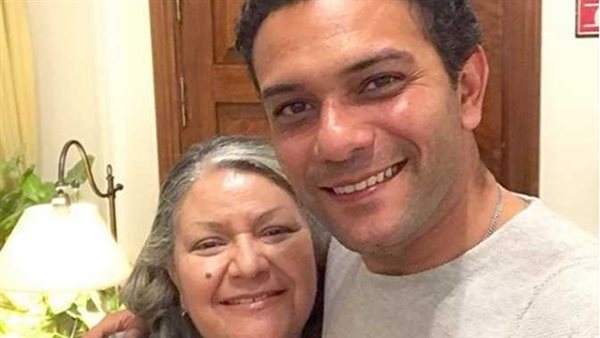 بسبب التمثيل..كيف تسبب آسر ياسين في مرض والدته؟