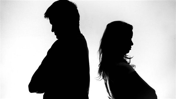 تزوجتني عند وكتبت ميراثها لطليقها وبتصرف عليه.. طه يقاضي زوجته في محكمة الأسرة