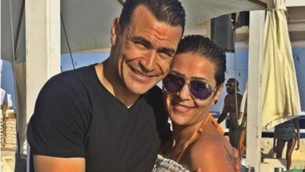  زوجة الحضري تثير ضجة بهذه الإطلالة | شاهد 