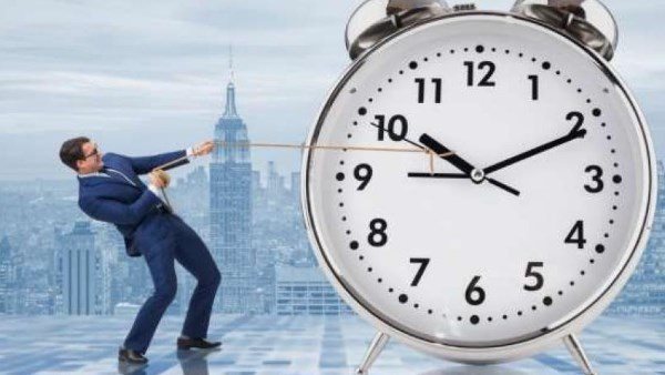  موعد بداية التوقيت الصيفي 2025.. كم يوما متبقيا على تقديم الساعة 60 دقيقة؟ 