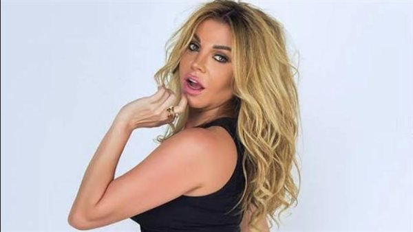 فستان مجسم.. رزان مغربي تثير الجدل بهذه الإطلالة | شاهد