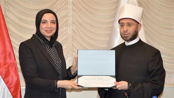  ناسا اطلقت اسمها على كويكب.. من هي ياسمين مصطفى التي كرمها وزير الأوقاف؟ 