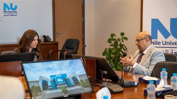 رئيس جامعة النيل يلتقى وفد 