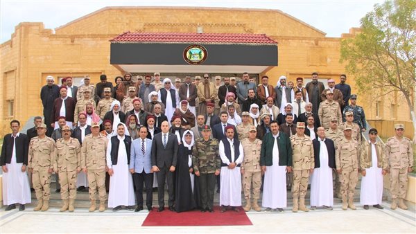 قيادة المنطقة الغربية العسكرية تستقبل عددًا من شيوخ وعواقل القبائل وممثلى المجتمع المدنى بمطروح