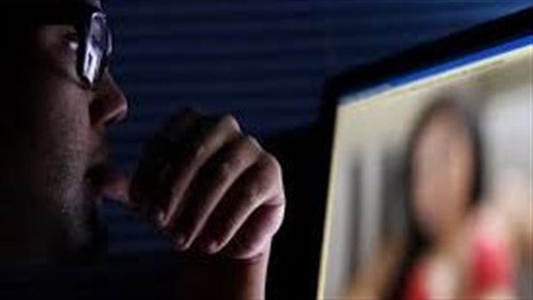 هتتجوزيني ولا افضحك.. القصة الكاملة للحكم على عامل هدد فتاة بصور فاضحة 