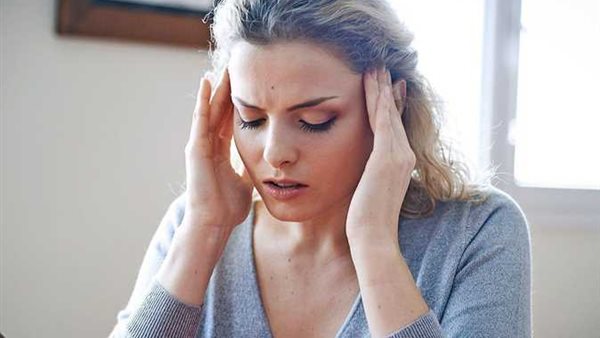 اكتشف الأسباب والحلول.. هل يسبب الطقس البارد صداعًا لمرضى الجيوب الأنفية؟ 