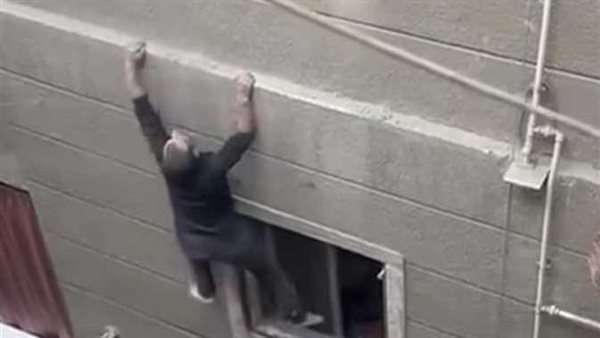«سبايدر مان شبرا».. تفاصيل ضبط لص أثناء تسلقه عقارًا في القليوبية | فيديو