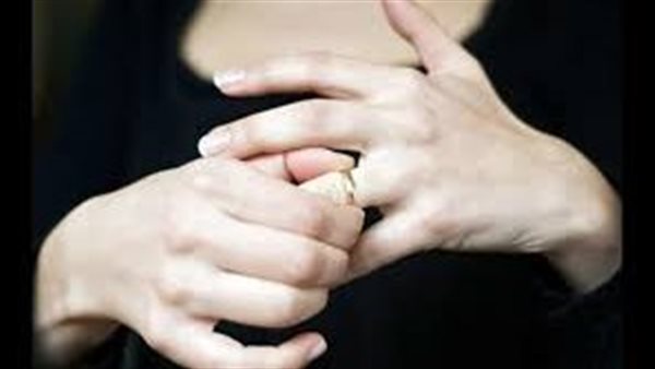 بيهددني بالساطور.. لمياء تطلب خلع زوجها في محكمة الأسرة