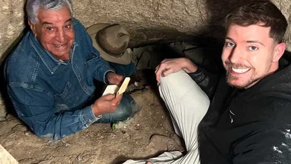 هليكوبتر وغرف مفتوحة لأول مرة.. تفاصيل حلقة مستر بيست في الأهرامات | شاهد