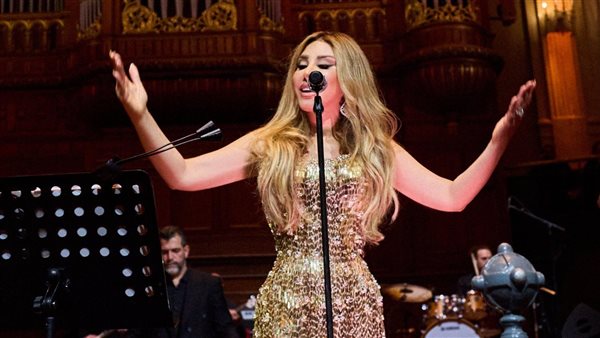 نجوى كرم تخطف الأضواء في حفلها الغنائي بأمستردام وسط تفاعل جماهيري كبير | شاهد