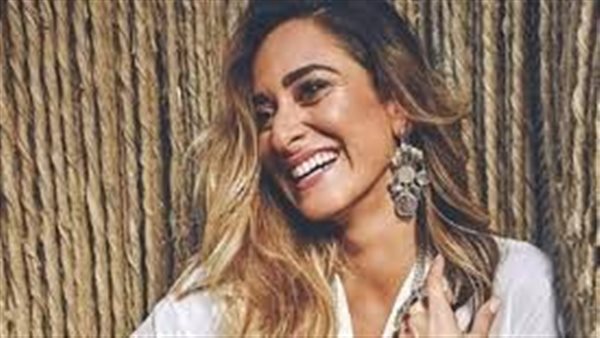 إطلالة عصرية.. أمينة خليل تخطف الأنظار في أحدث ظهور | شاهد