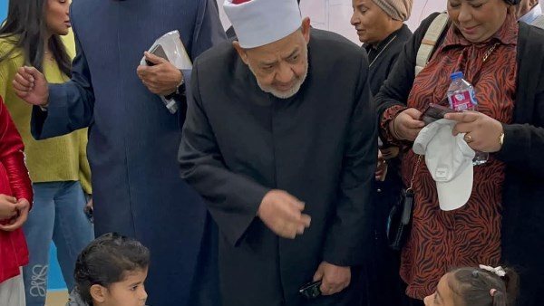 الإمام الأكبر يجيب.. طفلة تسأل شيخ الأزهر: صديقتي أجمل مني وأغيرُ منها فهل هذا حسد؟ 