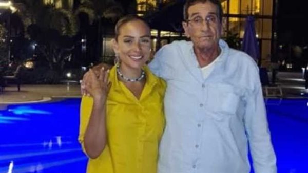 كان ماسك إيدي قبل ما يموت.. انهيار ريم البارودي بالبكاء بسبب والدها | فيديو