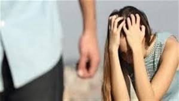 بتصاحب البنات وتفضحهم على النت بصور خاصة.. محمد يطلب تطليق زوجته في محكمة الأسرة